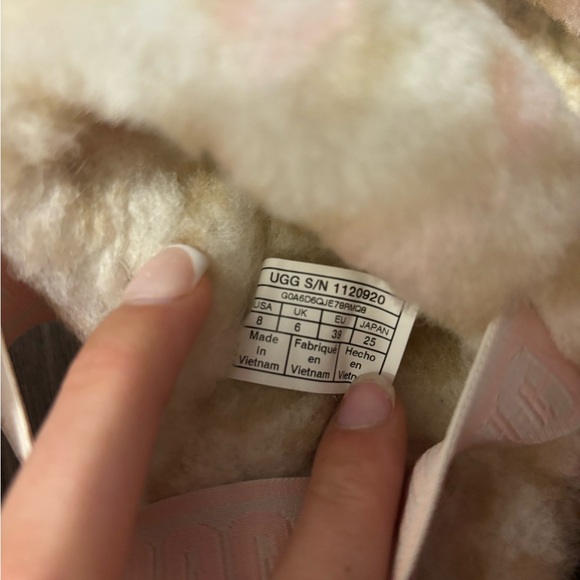 Barely worn cheetah UGG slippers - Picture 4 of 5